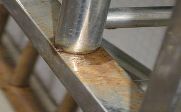 生锈的不锈钢管